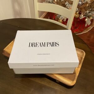 DreamParis sneakers, platform, NWT, size 7, platform sneakers